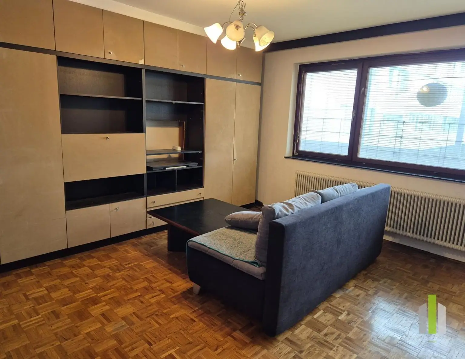 Renovierungsbedürftige 4 Zimmer Wohnung mit Loggia