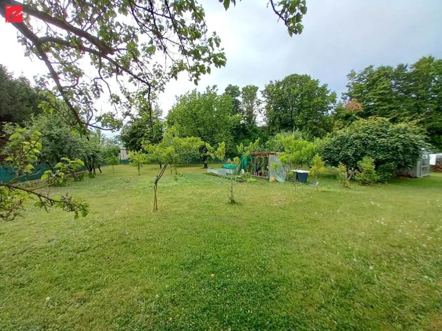 Sanierungsbedürftiges Haus mit großzügigem Garten