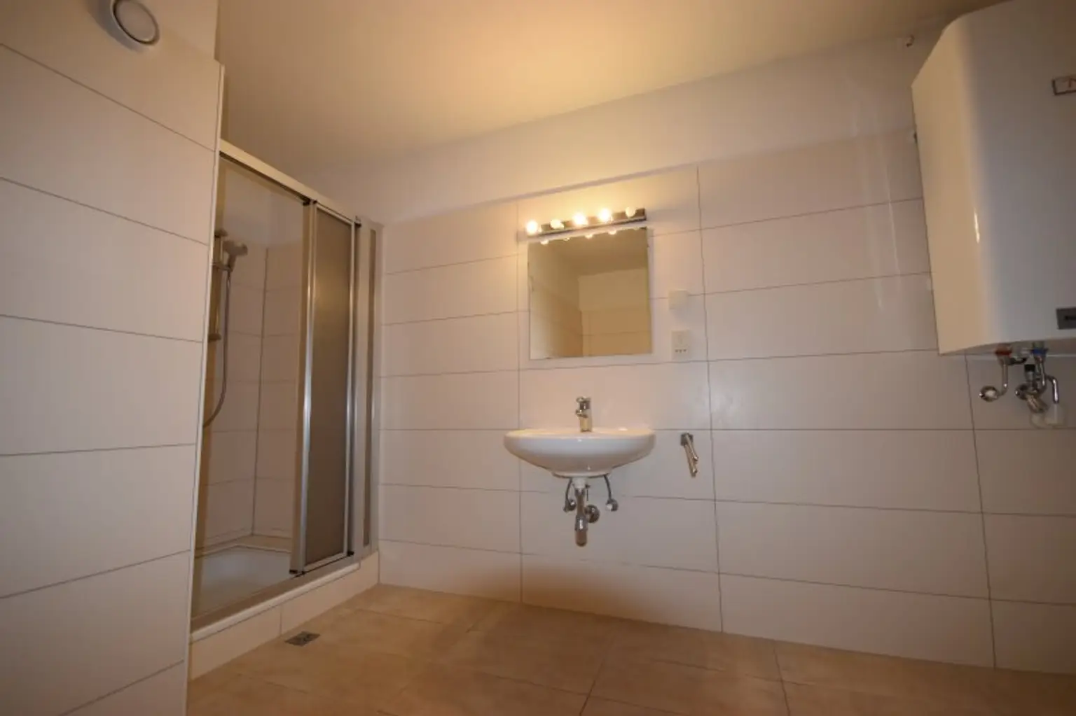 Badebereich - Große 3,5 Zimmer Wohnung mit Loggia Miete Bergheim Salzburg
