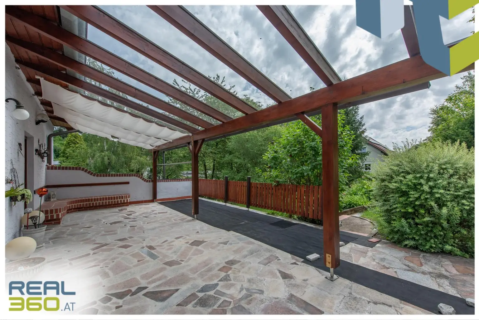 Terrasse im EG teilweise Überdacht