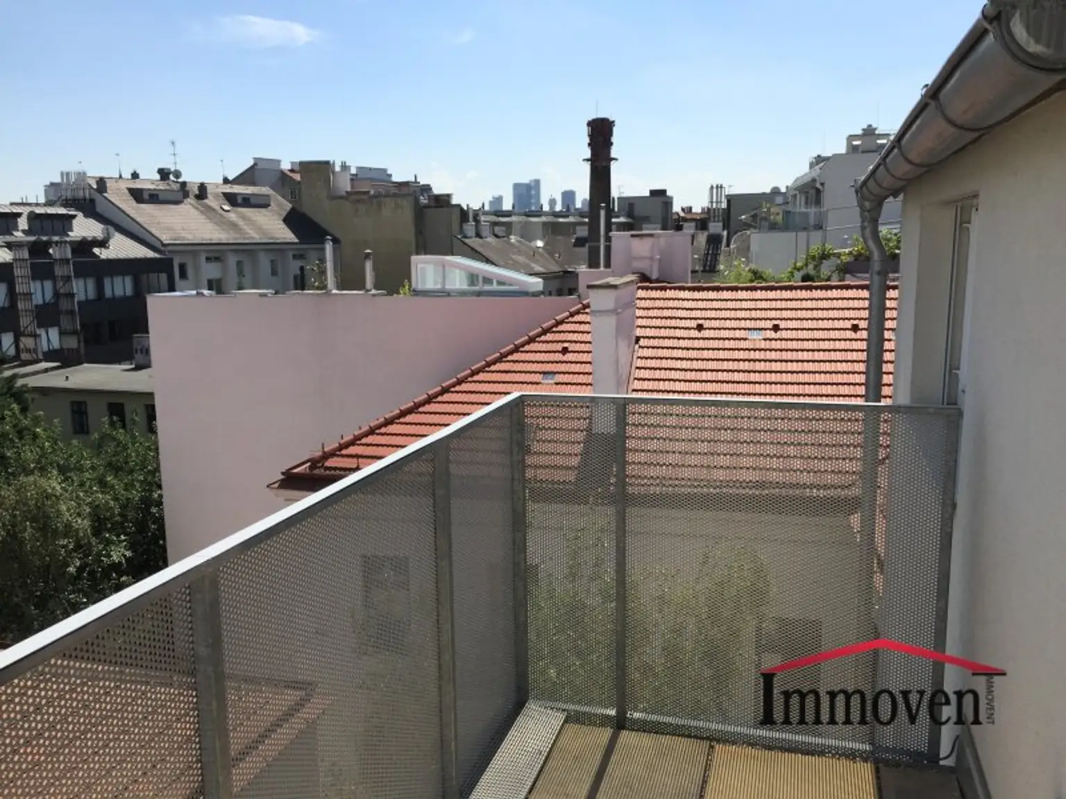 HOFSEITIG - Großzügige 4-Zimmerdachgeschosswohnung mit Terrasse und Klimaanlage nahe Mariahilfer Straße! (Mietbeginn 01.10.2025)