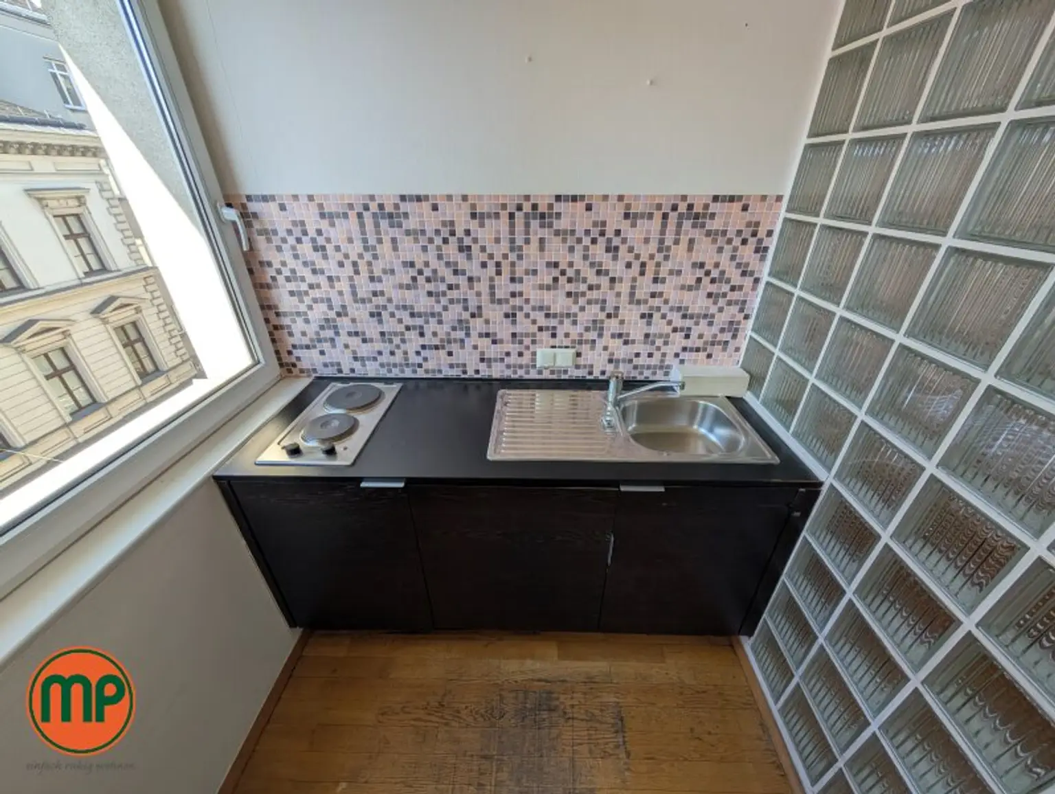 NUR FÜR ÄRZTE: Patientenpotential trifft Top-Anbindung: Ihre Praxis direkt an der U6