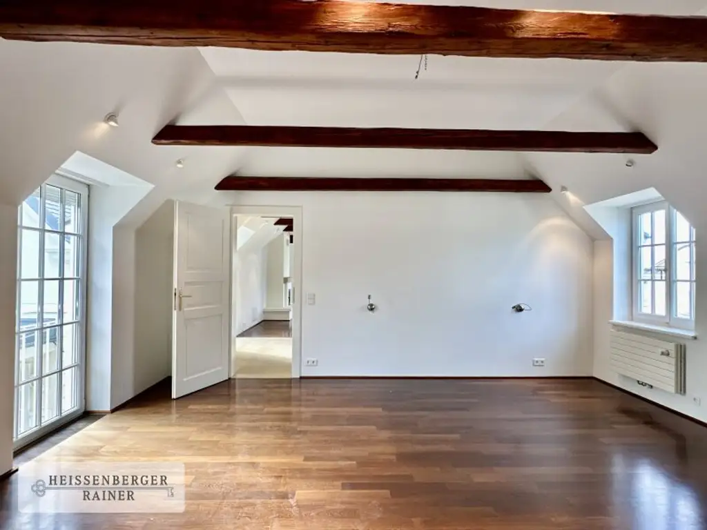 WOHNEN AM SEE /// REPRÄSENTATIV UND GROSSZÜGIG /// ELEGANTE SEEVILLA MIT ZWEI SEPARATEN EINHEITEN