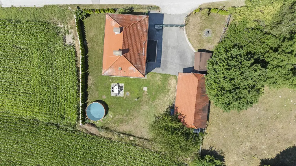 Naturliebhaber aufgepasst: Großzügiges Einfamilienhaus samt Nebengebäude mit viel Potenzial in herrlicher Ruhelage