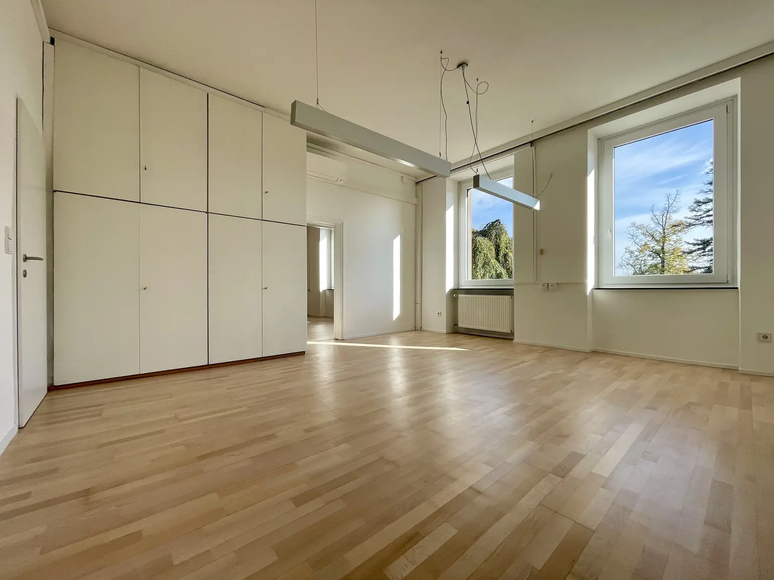 Kleines straßenseitiges Bürozimmer