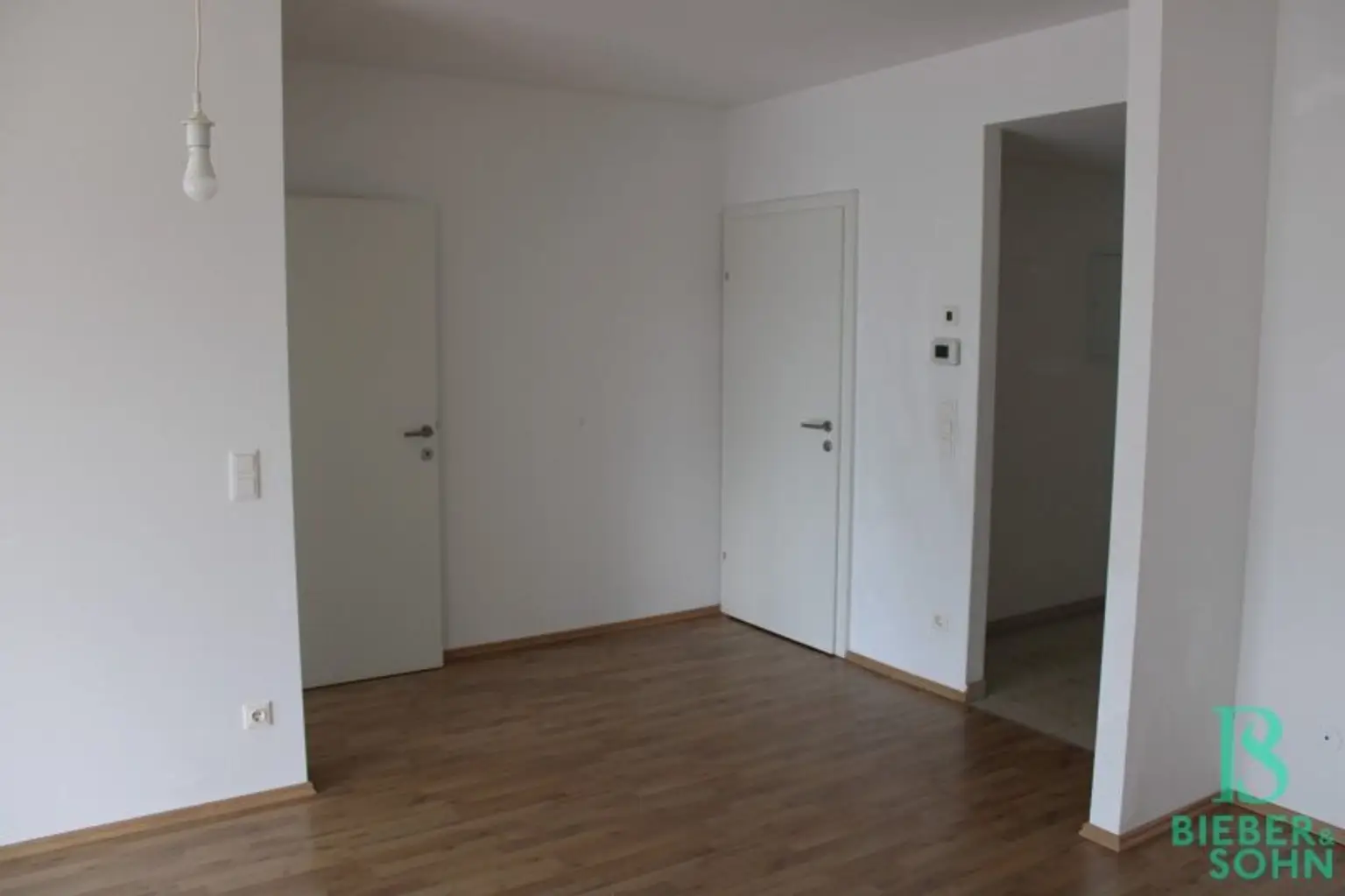 Wohnzimmer - Zimmer / Bad / Vorraum