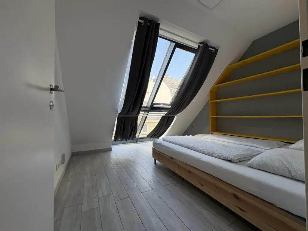 Exklusive Dachgeschoss-Wohnung: 4 Zimmer & 3 Terrassen (Heizkosten inkl.)