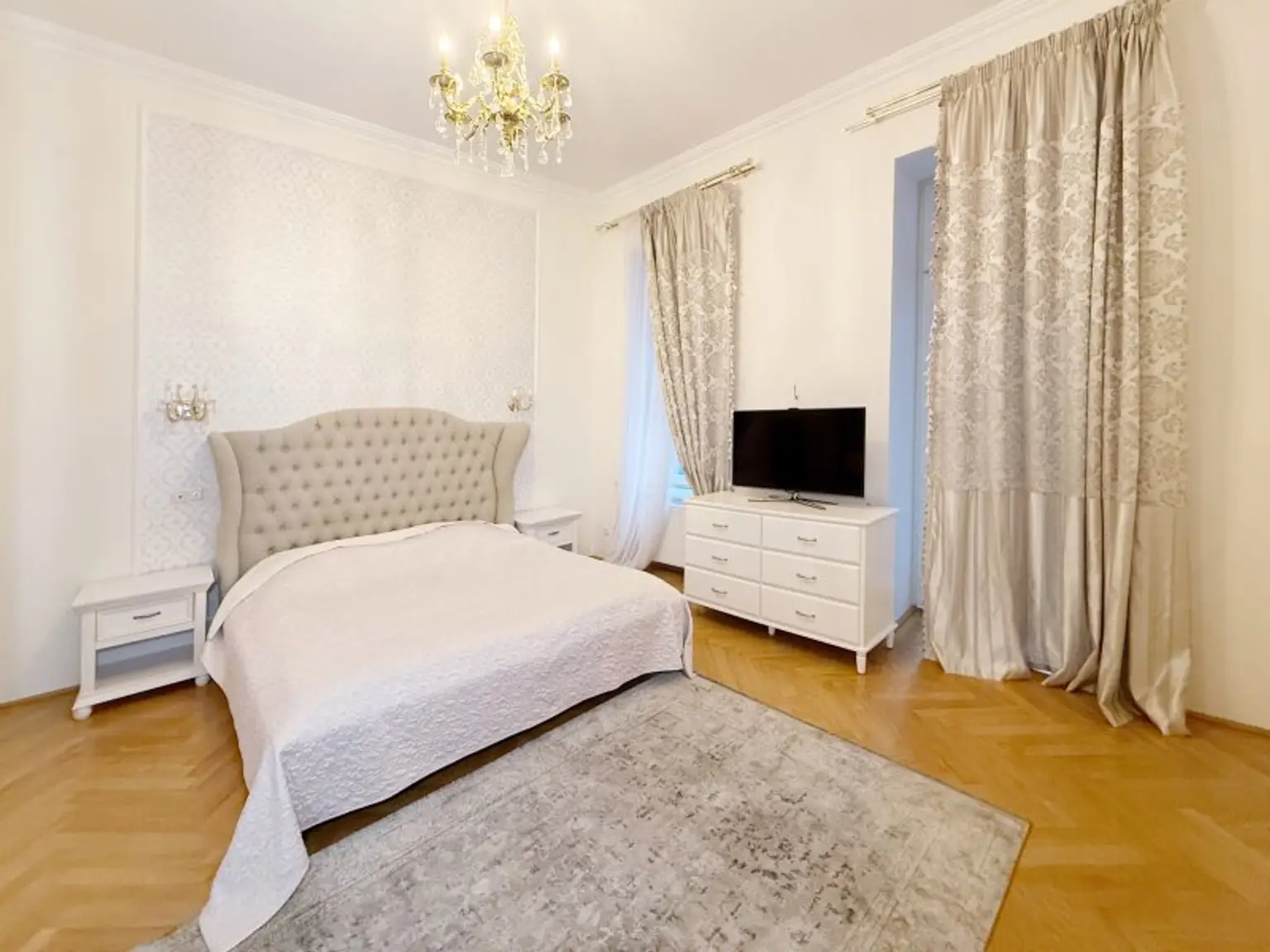 Fully furnished apartment - within walking distance to the 1st district, also available for short-term rentals.