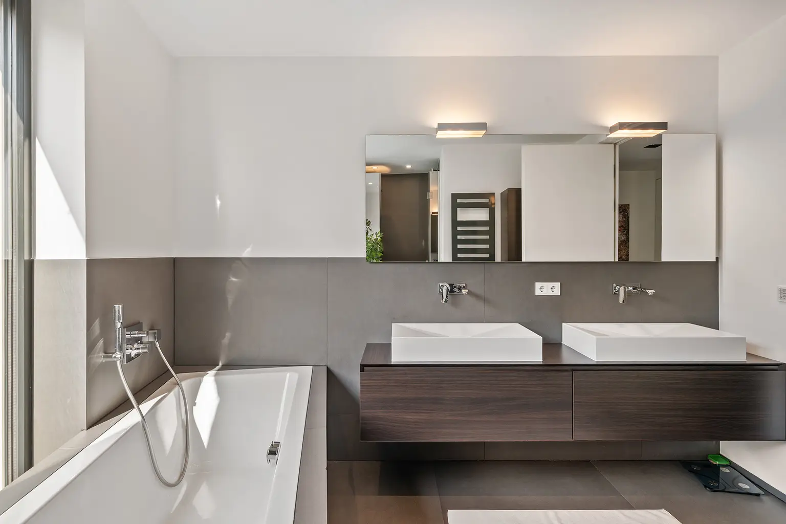 Energieeffiziente Villa mit Pool & unverbaubarem Waldblick