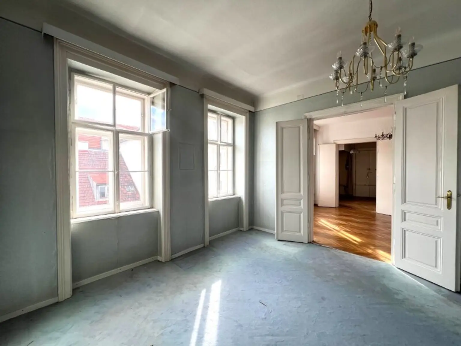 Altbau-Charme! 67 m² Wohnung beim Naschmarkt mit exklusiver Balkon-Möglichkeit in generalsaniertem Haus