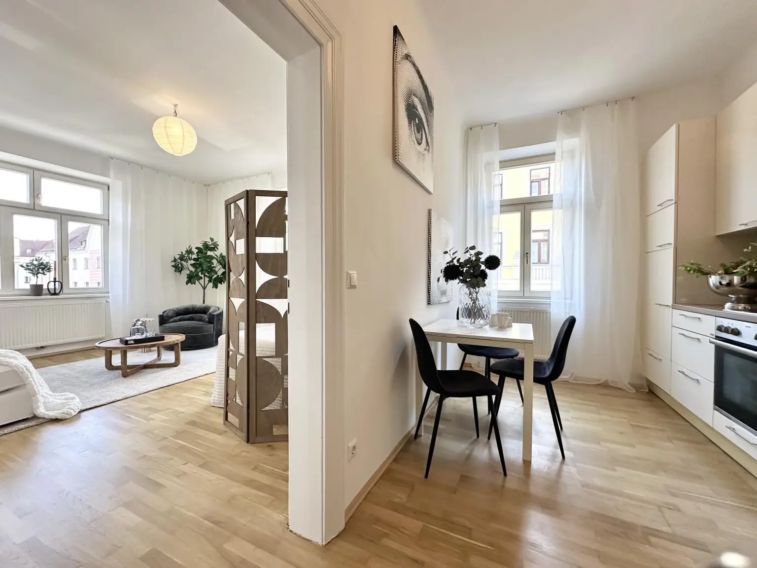 1-Zimmer-Altbau mit separater Küche – frisch renoviert & bezugsfertig