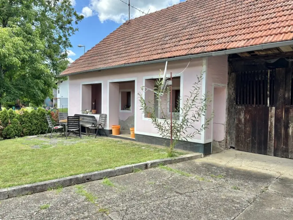 ** GARTENTAGE ** ren.bed. Landhaus mit bezauberndem Grundstück !! Ca. 7.200m 2 Wald inklusive !!