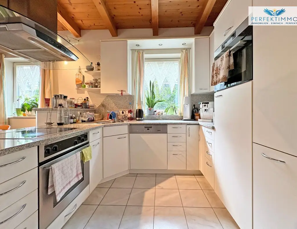 Großes Haus mit Einliegerwohnung und Doppelgarage