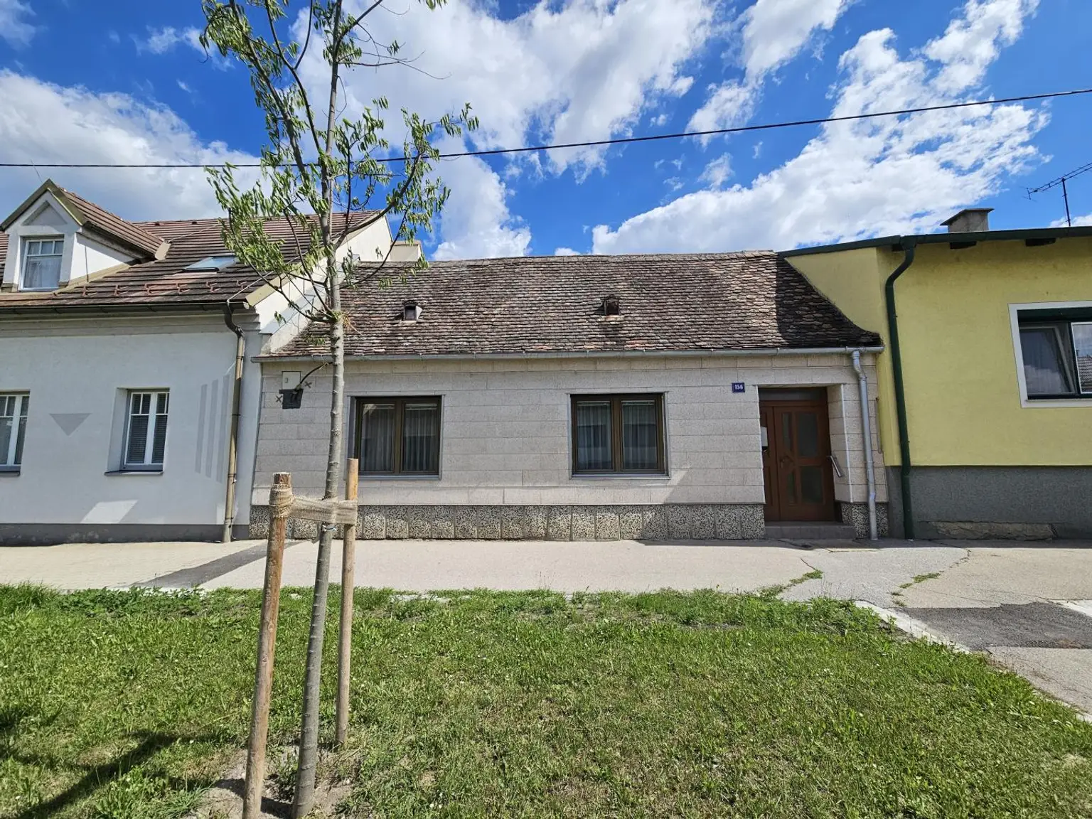 Straßenansicht Haus (1)