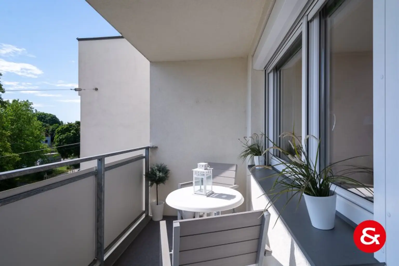 UNGLAUBLICHES PREIS-LEISTUNGSVERHÄLTNIS FÜR EINE DREIZIMMERWOHNUNG MIT LOGGIA IN GRÜNRUHELAGE!