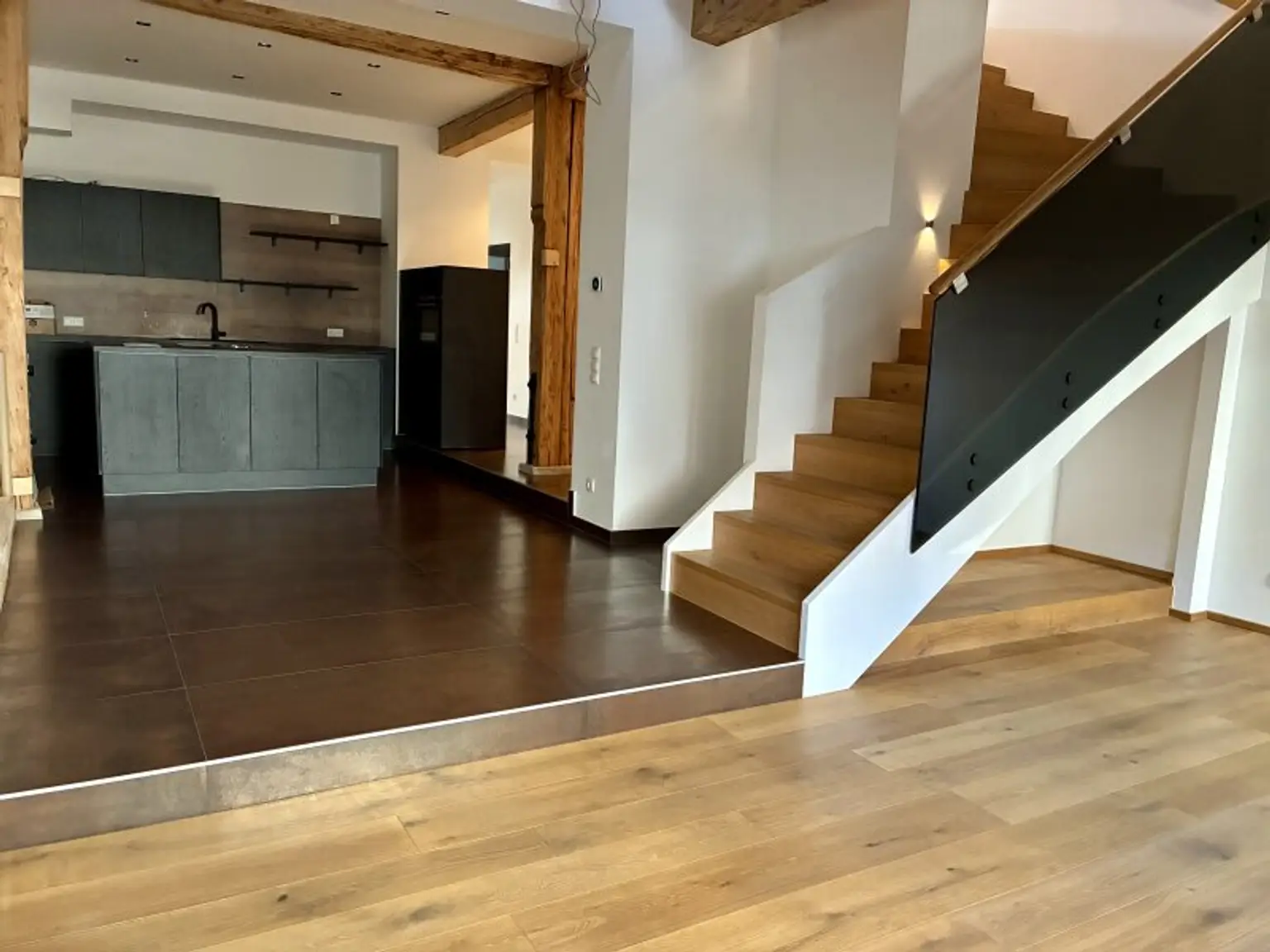 4-Zimmer-Dachgeschoßwohnung mit Galerie & Terrasse in unmittelbarer Nähe zum Karmelitermarkt
