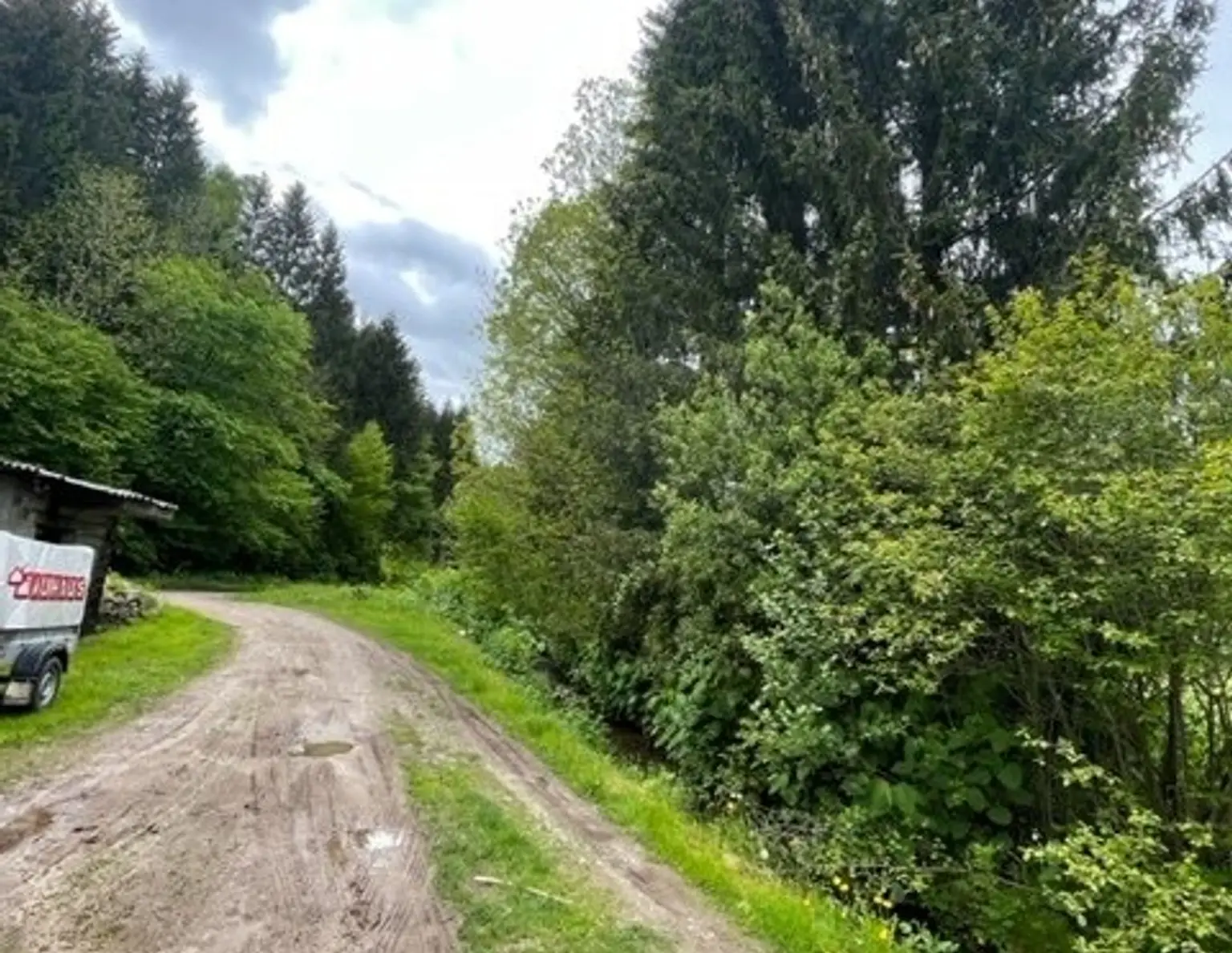 Grundstück am Bach!
