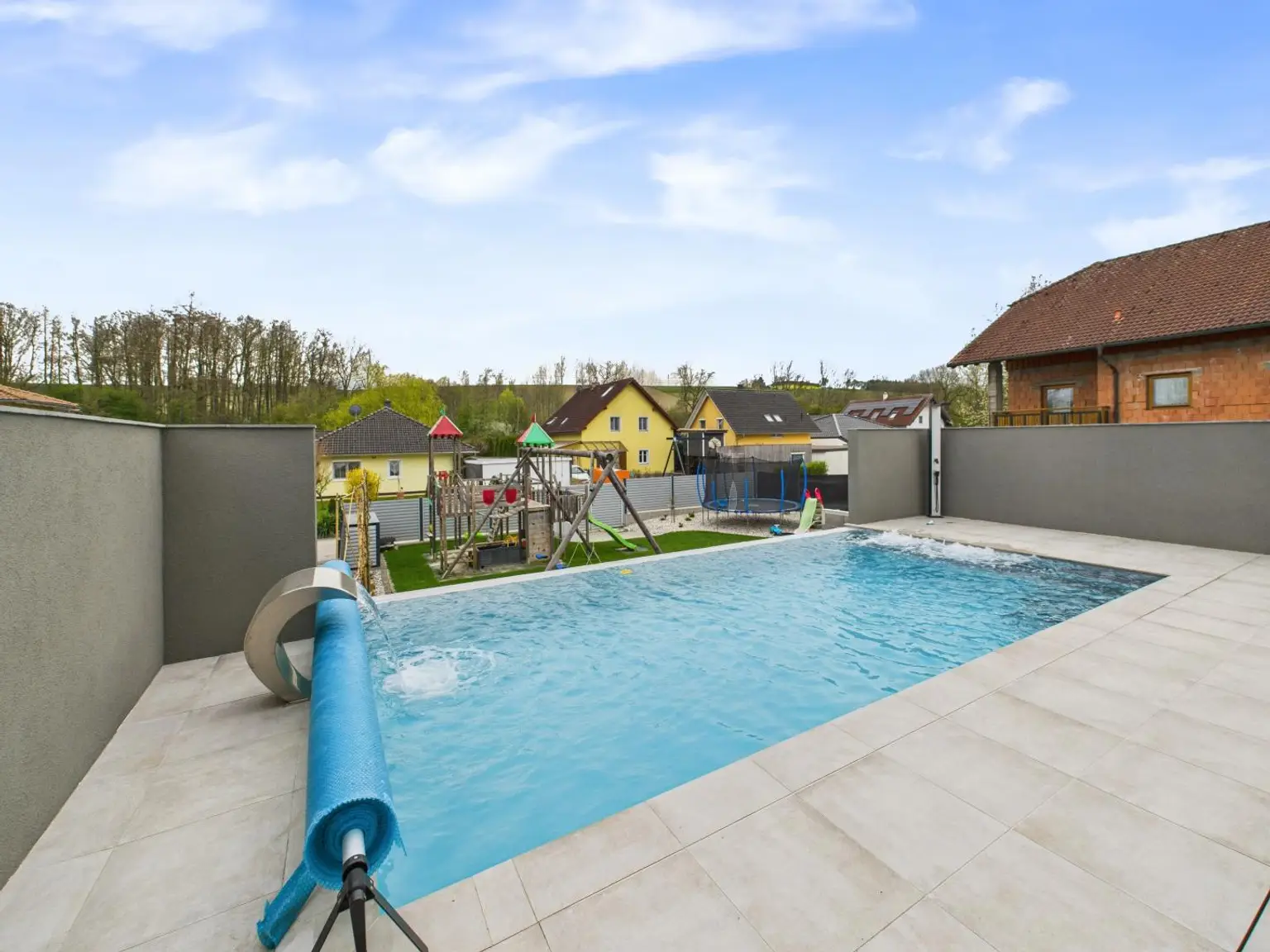NÄHE WELS: Hochwertig modernisiertes Einfamilienhaus mit Traumgarten, Luxus - Poolanlage & smarter Haustechnik