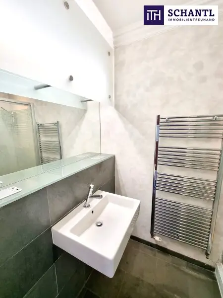 Zwischen Wiener Klassik und Naschmarkt Vibes - Ihr Zuhause mit Charme! Hofseitiger Balkon + Ruhiges Schlafzimmer! HIP und TRENDY die Gegend - Magisch schön das Altbauhaus - Ein MUST HAVE die Wohnung!
