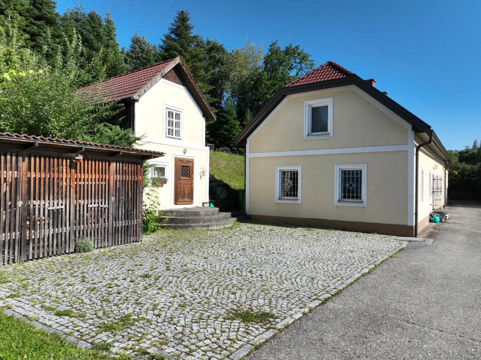 Besichtigungstag 10. September, nur mit Voranmeldung möglich!- Wohnen im Grünen mit großzügigem Grundstück