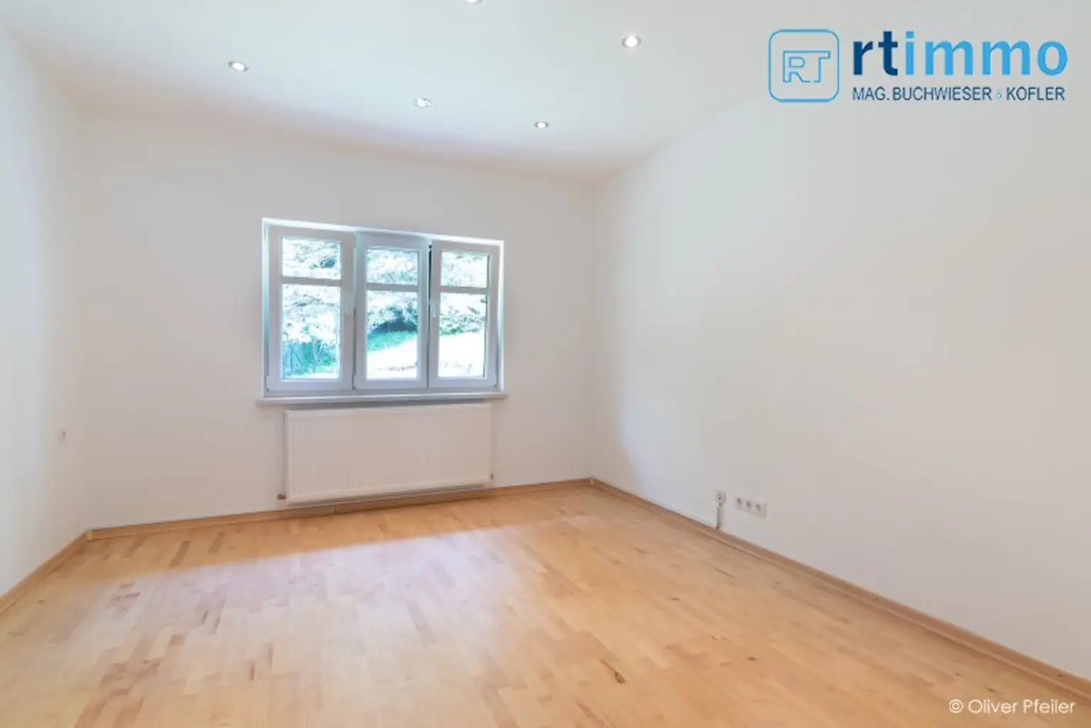 HELLE UND GROSSZÜGIGE 4 ZIMMERWOHNUNG IN IDYLLISCHER LAGE  MIT GARTEN UND GARAGENPLATZ- PROVISIONSFREI