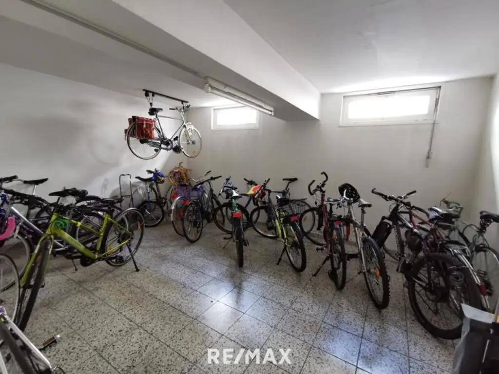 Erstbezug DG-Wohnung, 2 Terrassen, ruhig gelegen, Garage möglich.