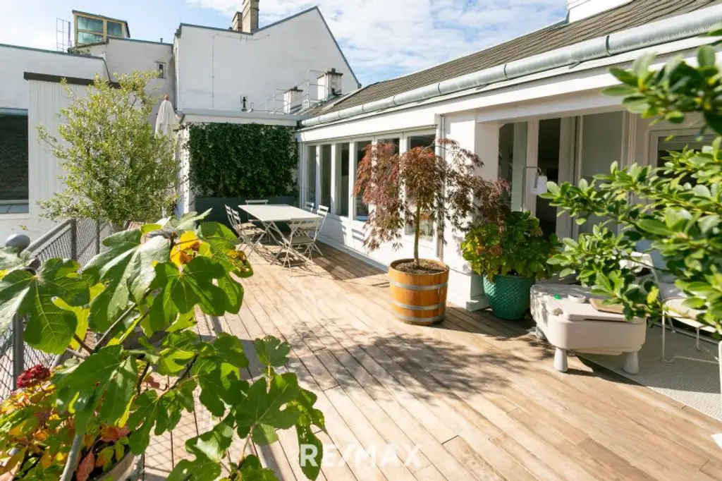 Alt-Hietzing - Luxuriöses Dachgeschoss mit Terrasse auf Wohnebene !