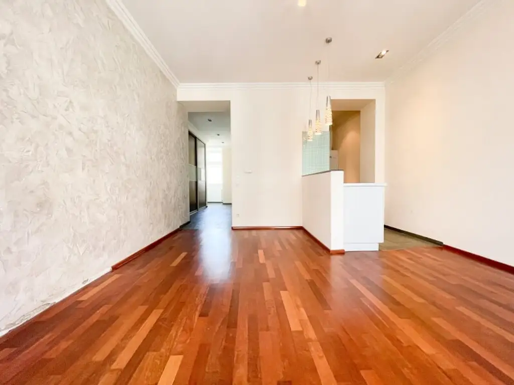 U4 PILGRAMGASSE: Altbauwohnung mit Balkon* im schön sanierten Altbau mit separater Küche Nähe Naschmarkt