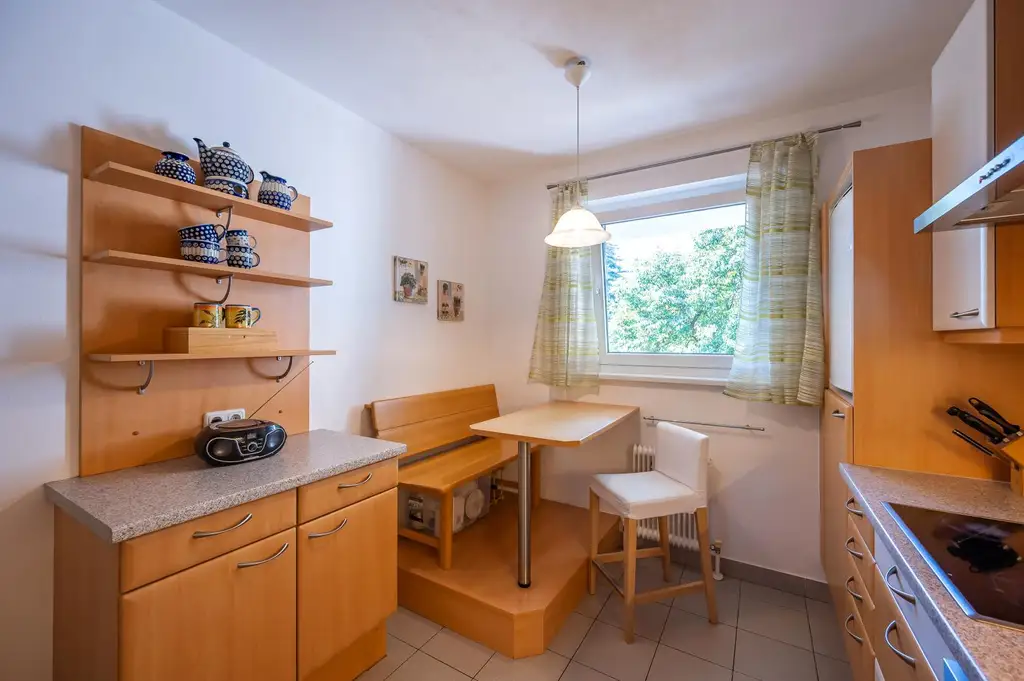 Wohnen im Grünen mit Stadtanschluss: 4 Zimmer | Loggia | PKW-Stellplatz