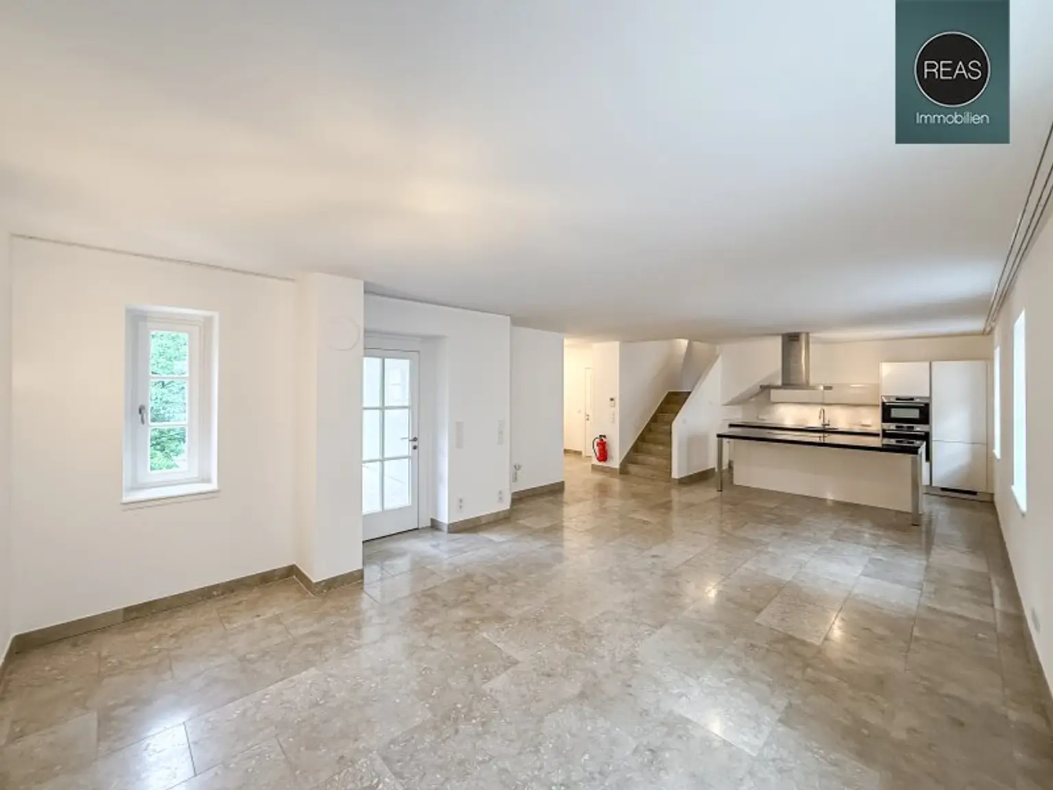Provisionsfrei: Exklusives Maisonette - Apartment mit Loggia und Terrasse beim Beethoven Museum und Pfarrplatz! Garagen verfügbar!