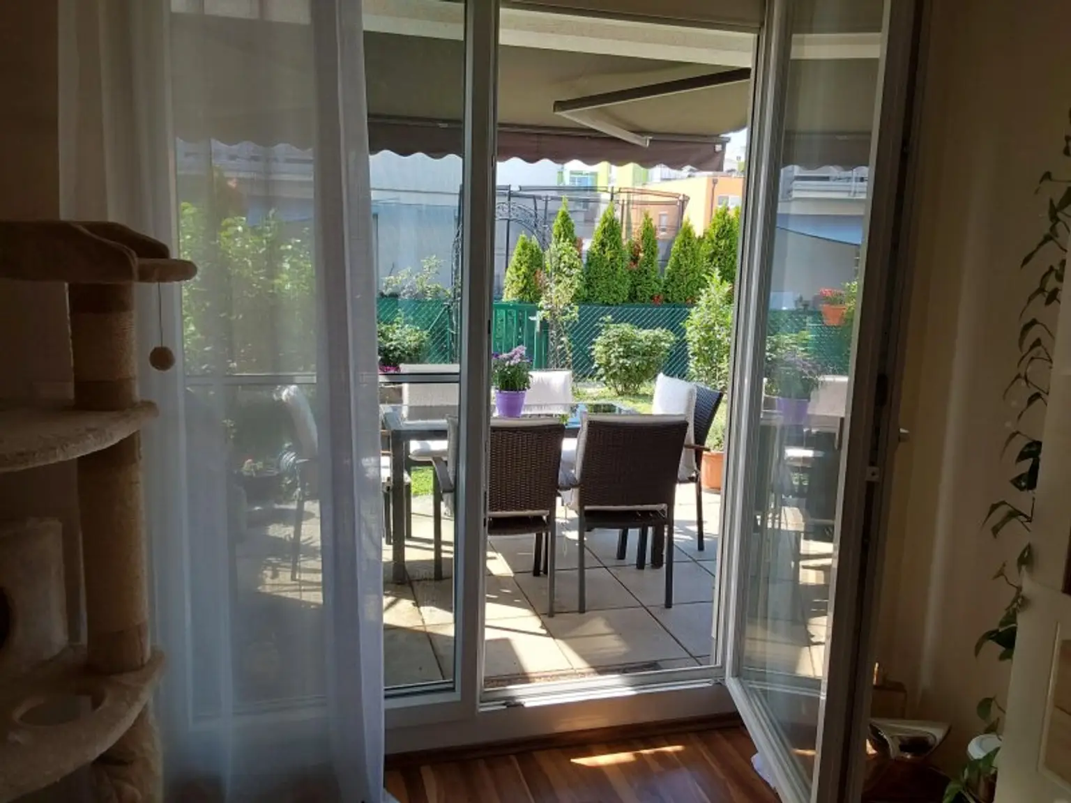 Traumhafte Gartenwohnung in Vösendorf: 81m², Terrasse, Stellplatz und sitzen in Grünen!