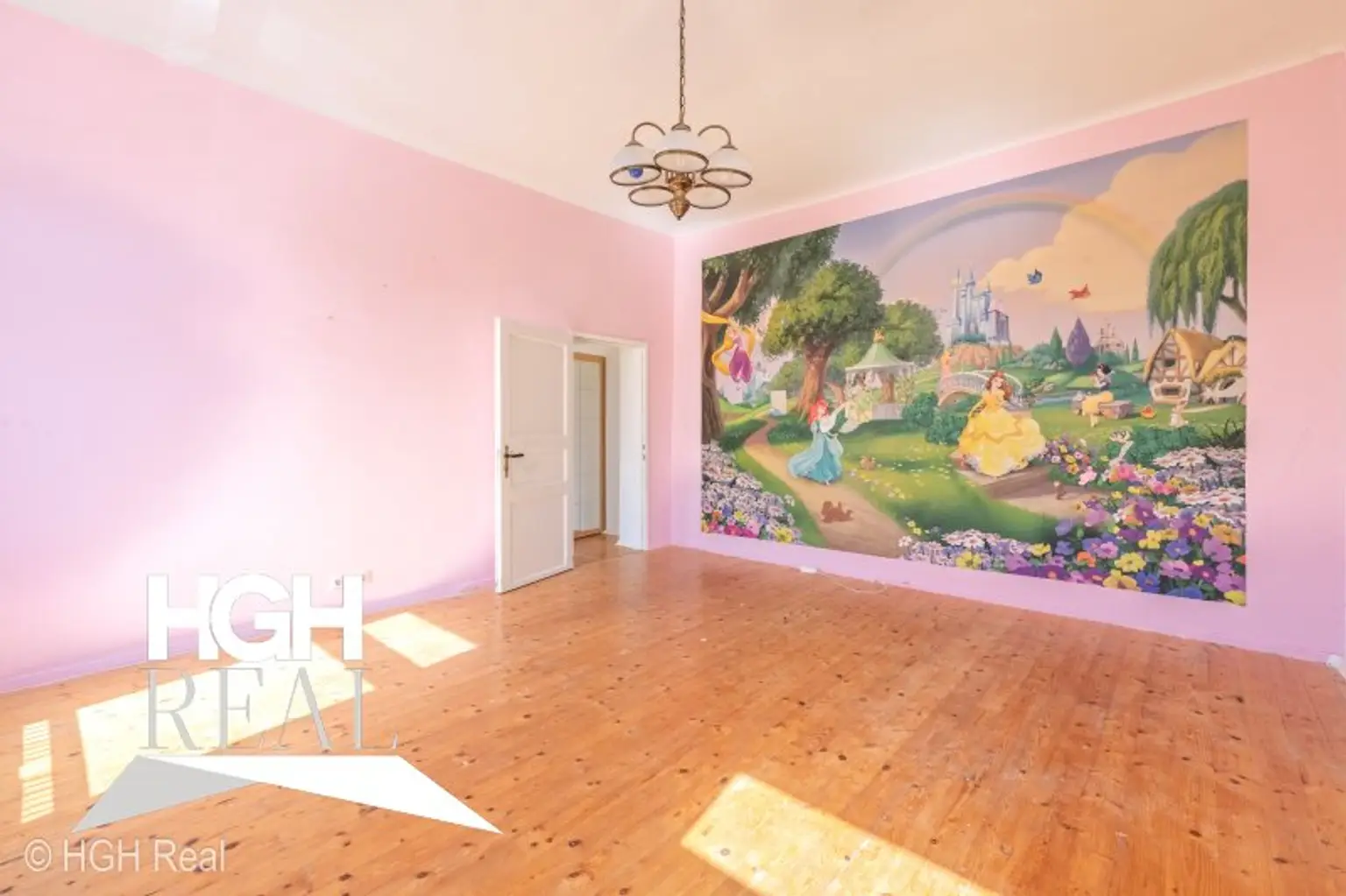 2325 Himberg Großes Grundstück mit heller beheizter HALLE, Außenfläche und bestandsfreiem Mehrparteienhaus mitten in Himberg