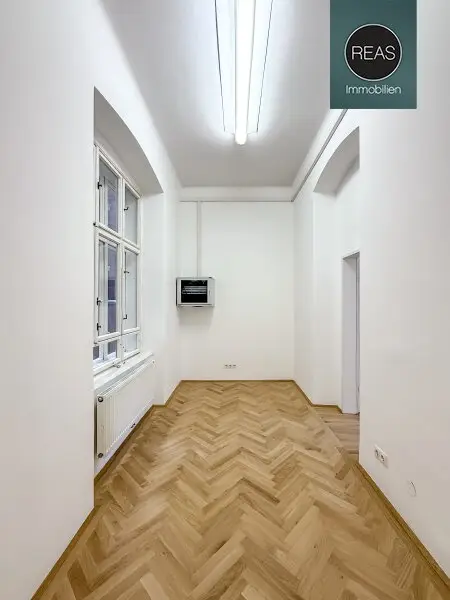 Klimatisiertes Büro bei neuer U5 Station! Repräsentatives Haus in bester Innenstadtlage bei der Votivkirche!