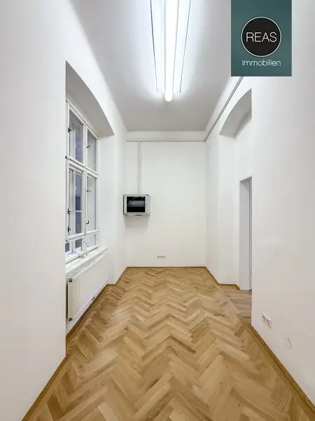 Klimatisiertes Büro bei neuer U5 Station! Repräsentatives Haus in bester Innenstadtlage bei der Votivkirche!