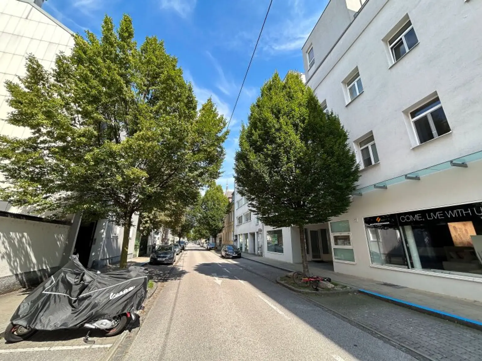 Nähe Landstraße: Moderne 3-Zimmer Wohnung mit Balkon und TG-Parkplatz zu mieten!