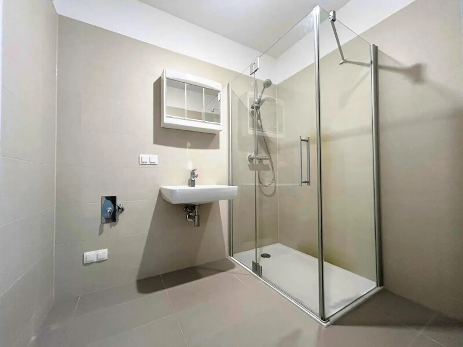 Modernes Neubau Refugium mit Grünblick & exklusiver Hausanlage | Partyraum | Fitnessraum