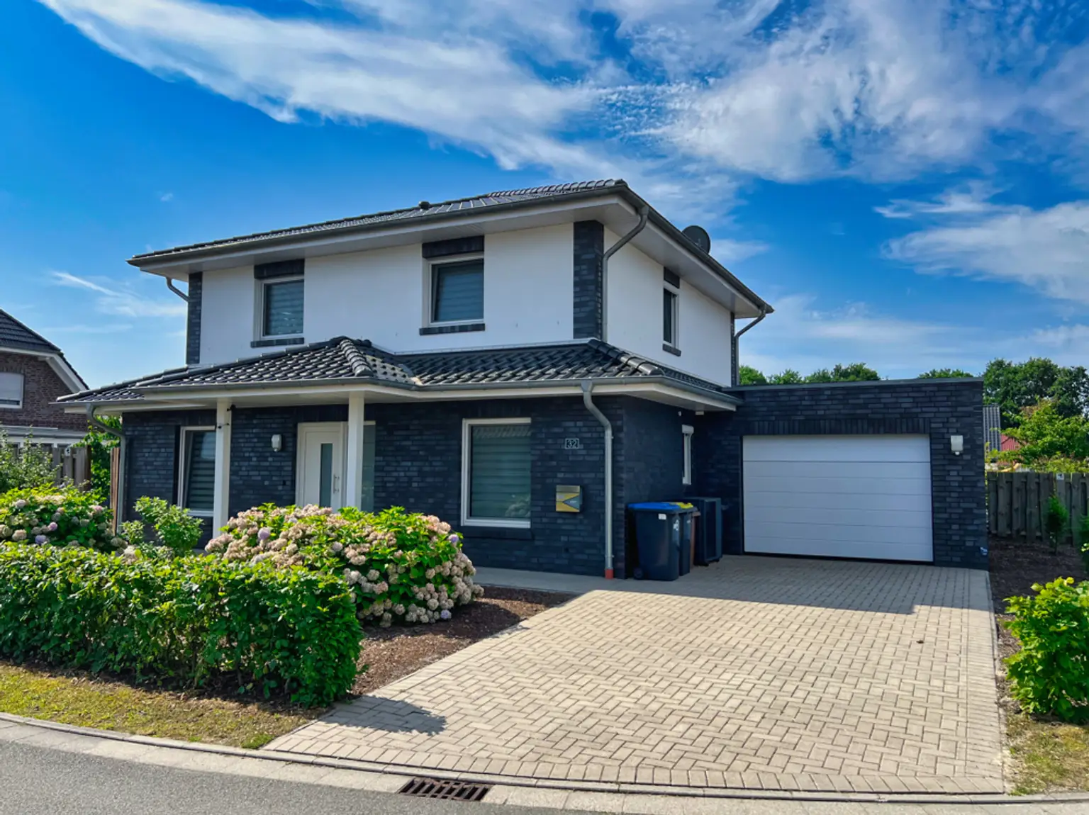 Liebe auf den 1. "Klick"! Neuwertige 2-Stock-Villa mit vielen Extras!