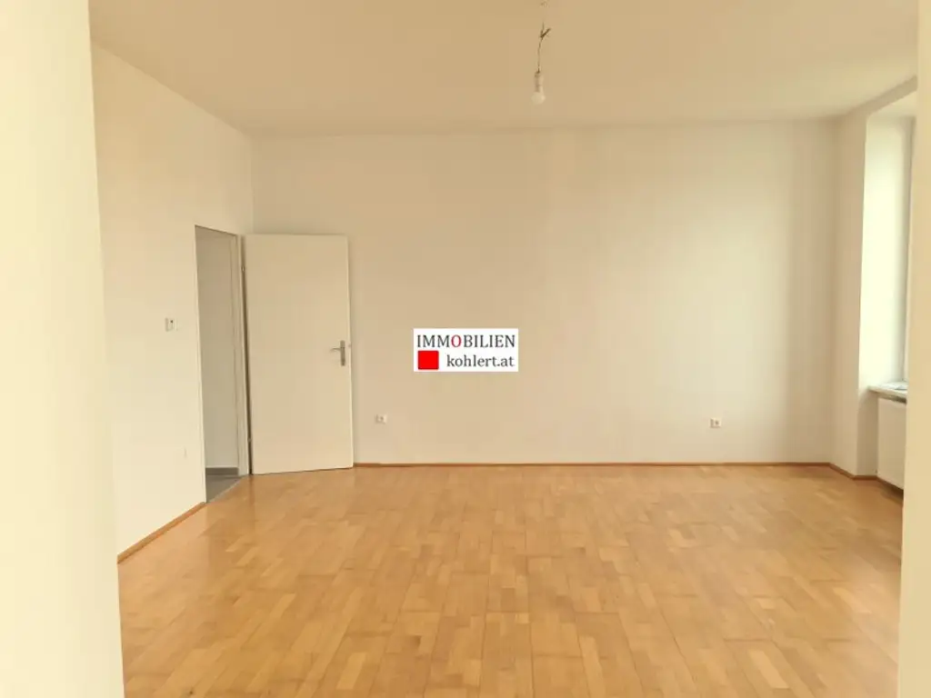 GELEGENHEIT, 3-ZIMMERWOHNUNG MIT FERNBLICK UND ZENTRALE LAGE