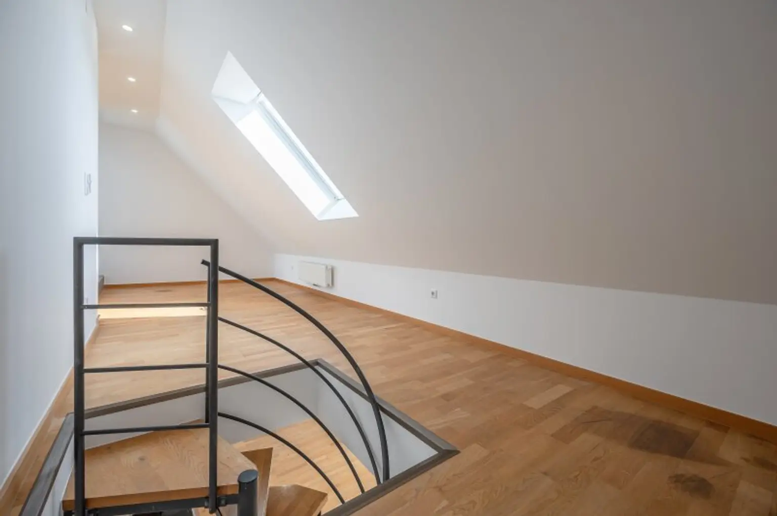 ++NEU++ Stylische Maisonette im Dachgeschoss – 3 Zimmer mit Sonnenterrasse