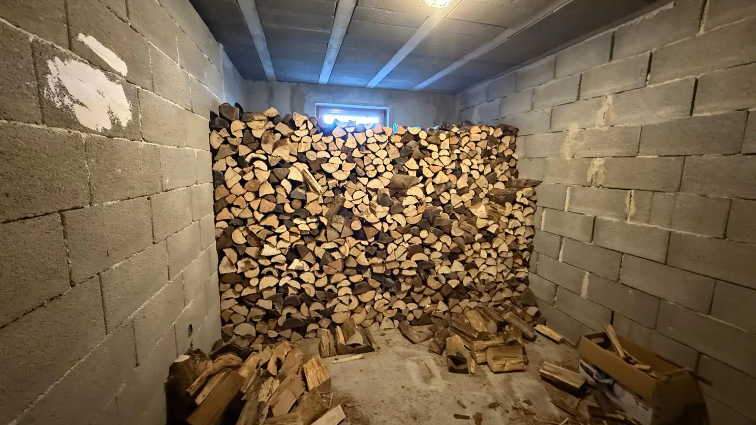 Bezugsfertiges Fertigteilhaus auf einem sonnigen Grundstück