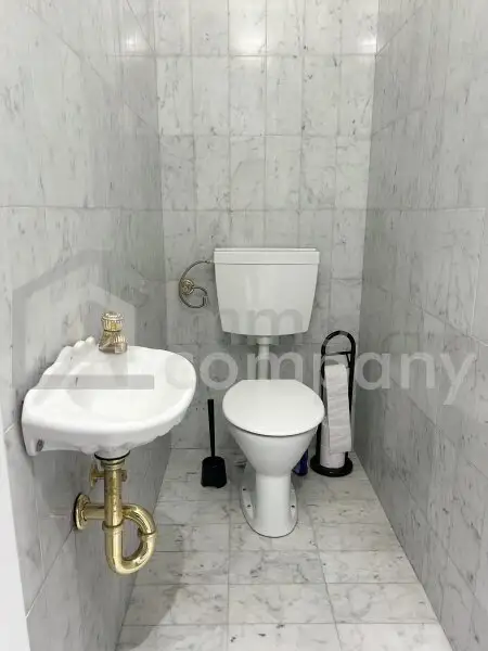 Stilvolles Wohnen mit Doppelbalkon in zentraler Lage