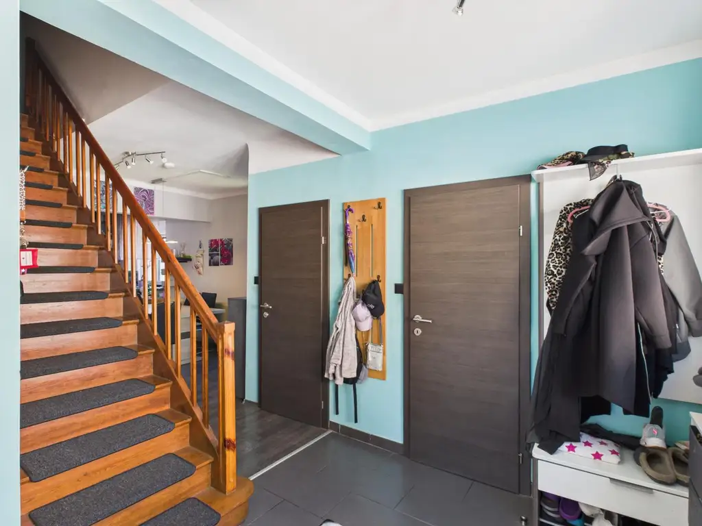 Vollkomfort Einfamilienhaus mit Pool, Sonnenterrasse und großem Garten