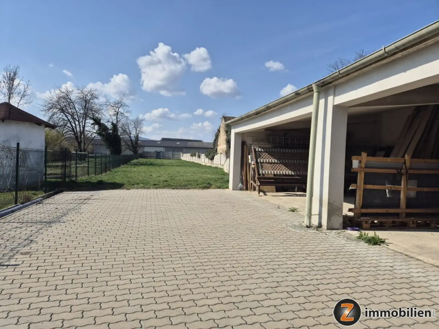 offenes Lager und Garten