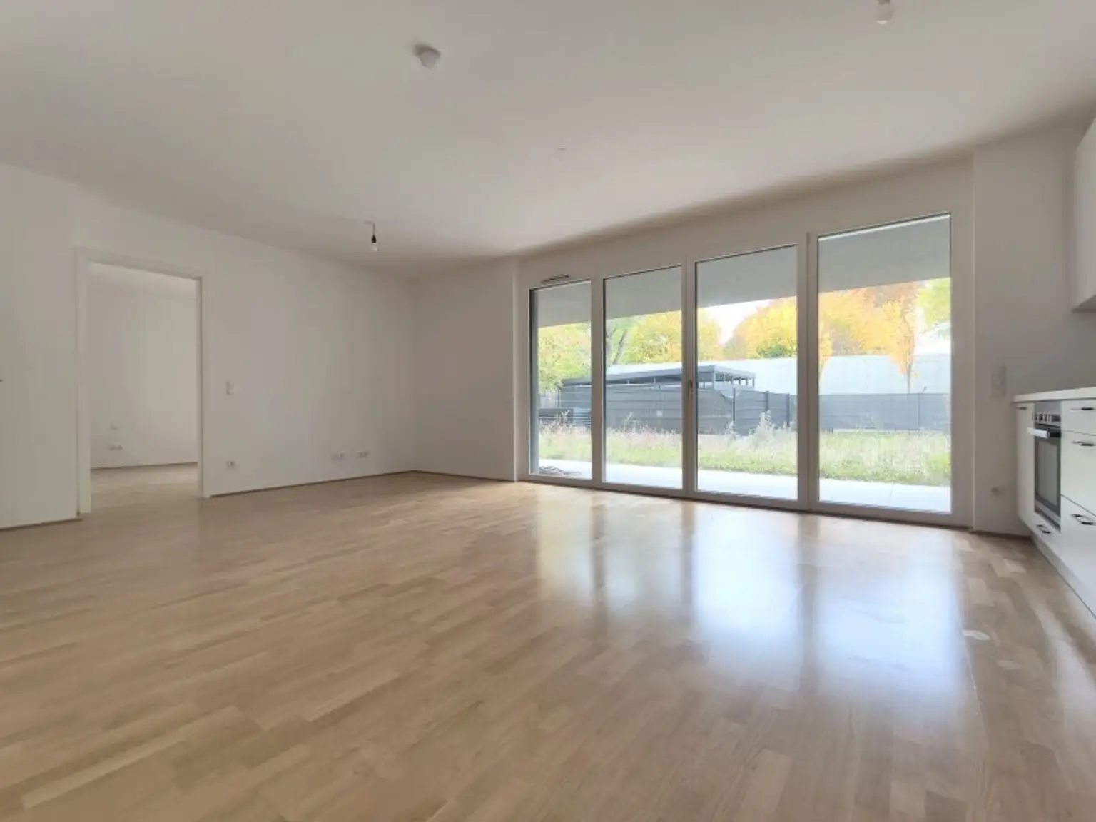 3 Zimmer Gartenwohnung in ruhiger Lage - Terrasse & Garten Hofseitig - Badewanne & Dusche - Garagenplatz vorhanden