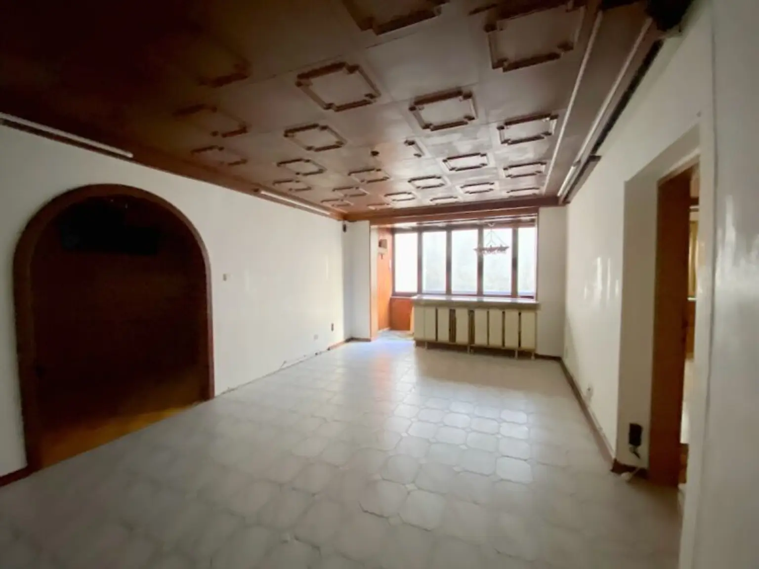 4 ZIMMER-Wohnung zu SANIEREN mit HOFSEITIGER LOGGIA