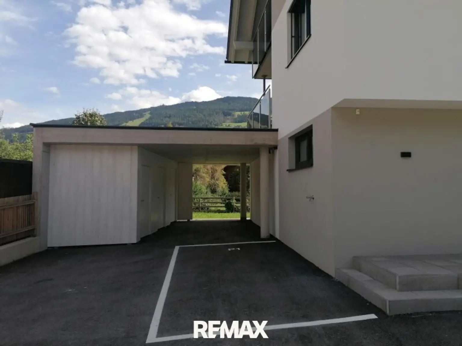 Abstellplätze und KFZ-Abstellplatz