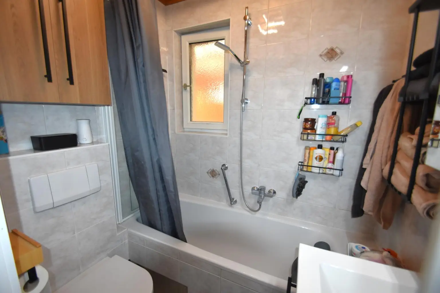 Renovierte und geräumige 3-Zimmer Wohnung mit Terrasse