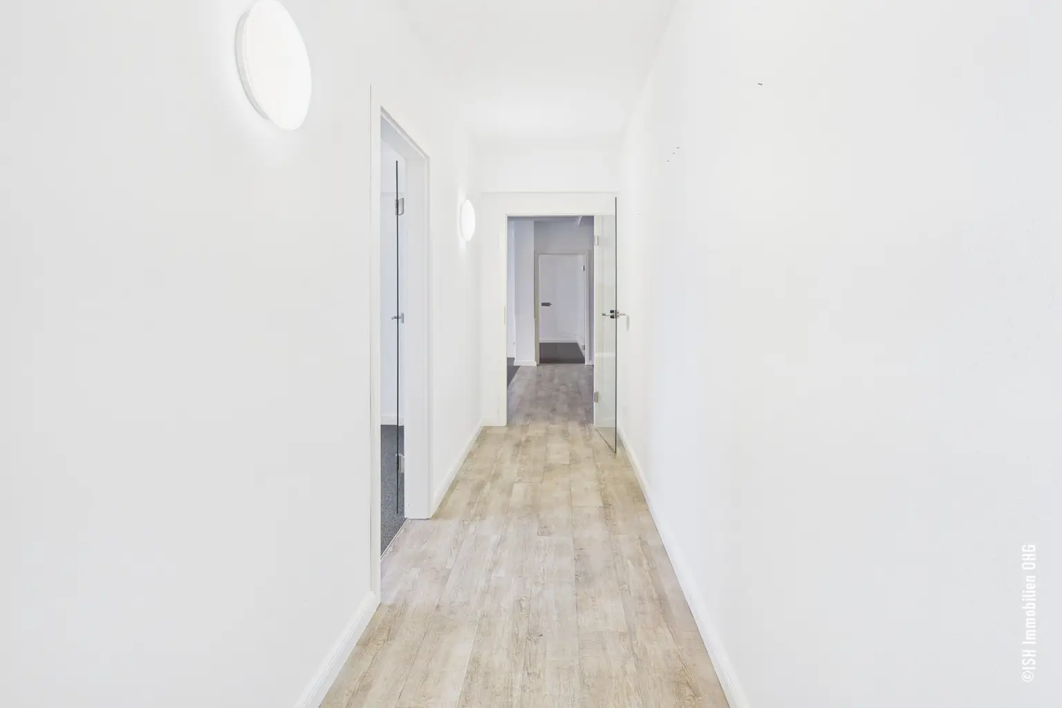 Flur zu den Büros OG