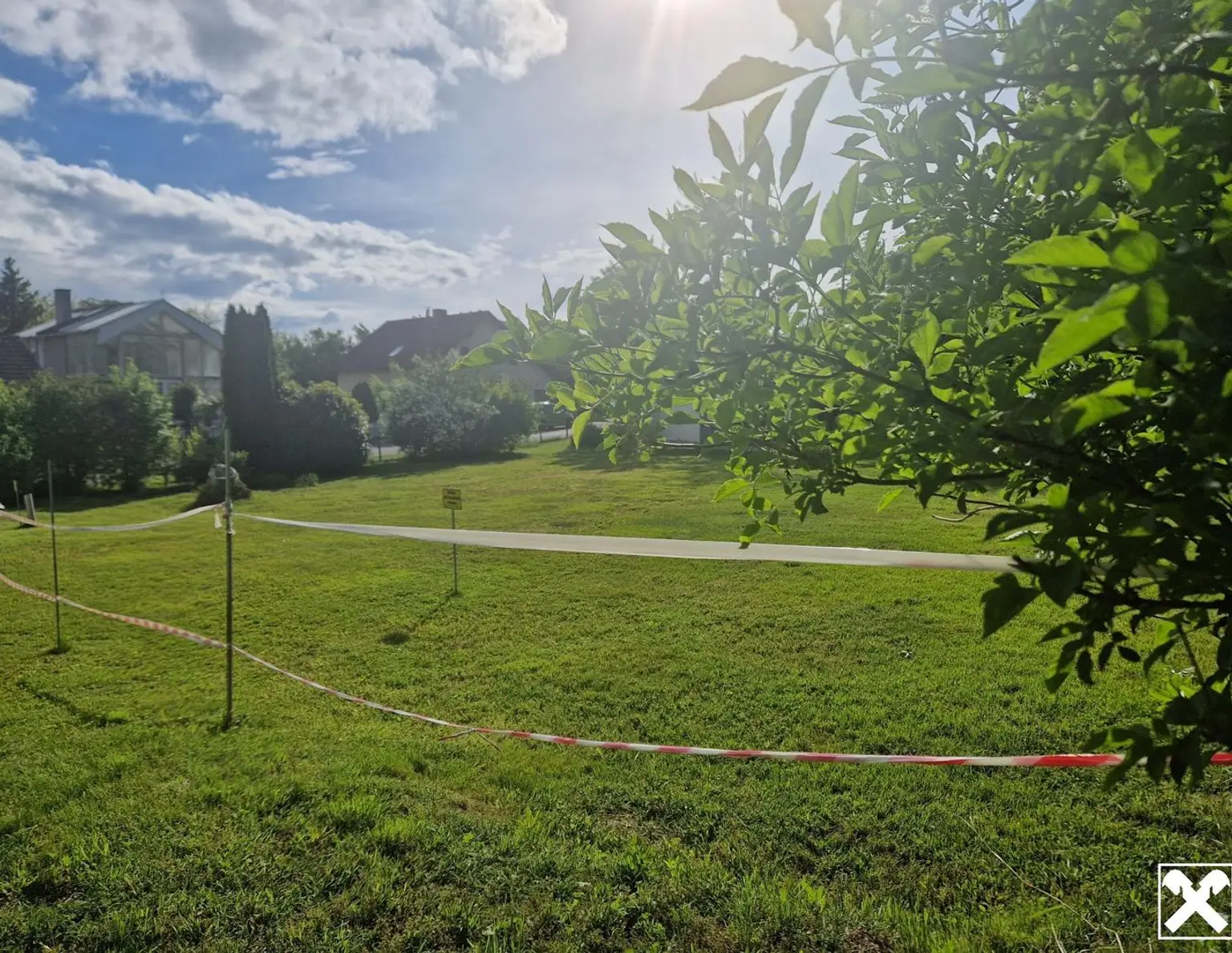 NEUER PREIS: BAUEN UND WOHNEN MIT AUS- UND FERNBLICK DIREKT AN FELDER ANGRENZEND IN AUSGEZEICHNETER WOHNLAGE IM NAHBEREICH VON WIEN UND KORNEUBURG