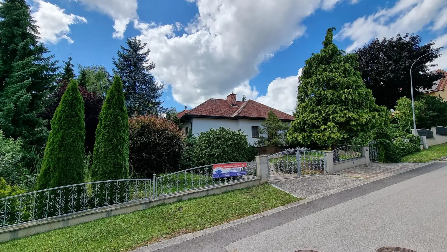 Gepflegter Bungalow mit großem Grundstück in Linsberg